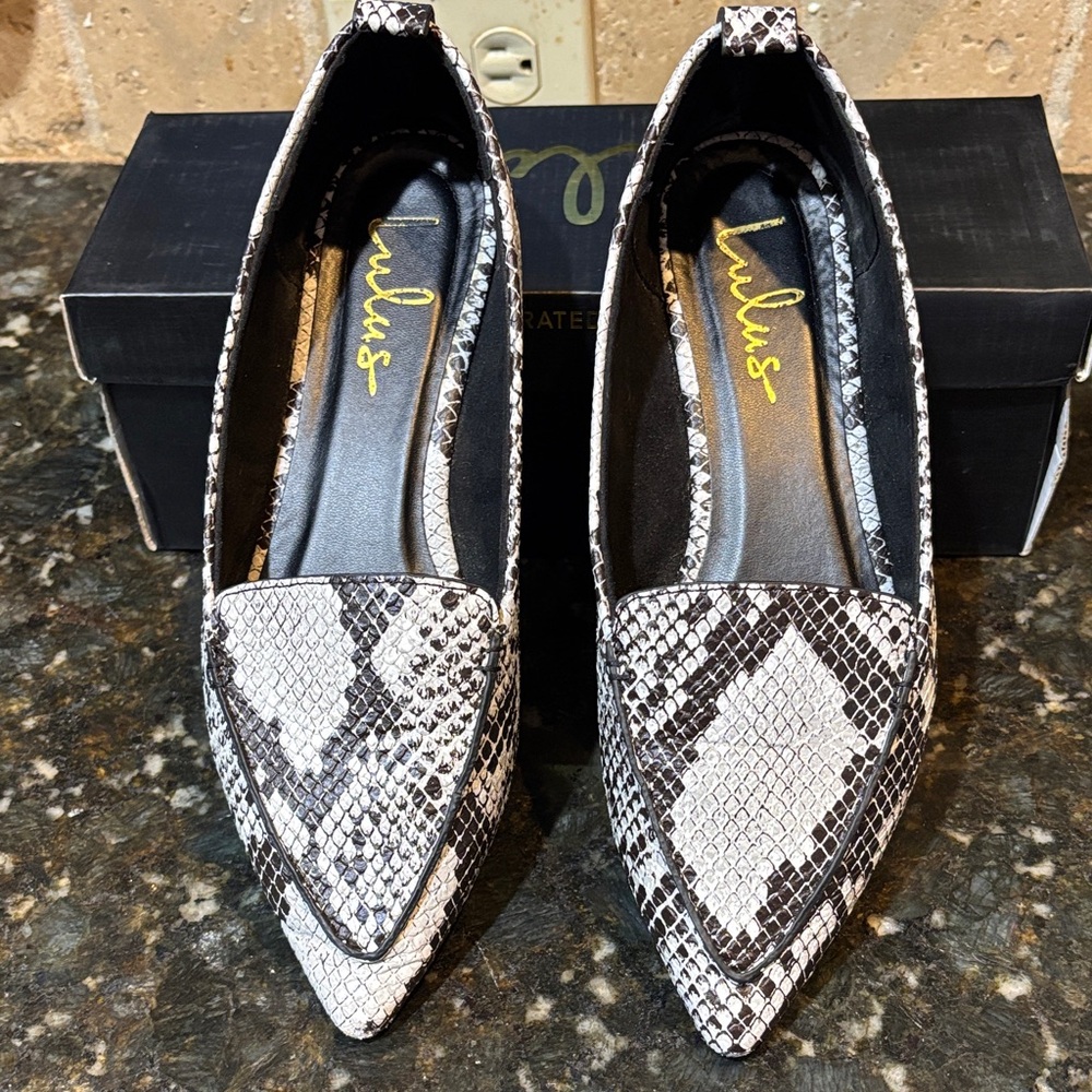 NEW LULUS Emmy Flats! Size 8